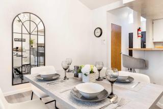 Serene 2BR2BA Single-Floor Home w 3 AC Near Mall - 1