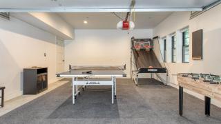 Luxury Retreat 5mins to the Lake Game Room Fire Pit Howlite by AvantStay - 3