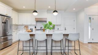 Luxury Retreat 5mins to the Lake Game Room Fire Pit Howlite by AvantStay - 2