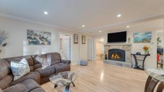 Lake Star by AvantStay Hot Tub Walk to Beach - 5