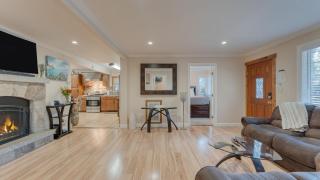 Lake Star by AvantStay Hot Tub Walk to Beach - 1