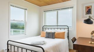 Swan Lake Cottage by AvantStay Views Firepit - 7