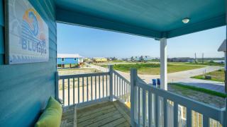 Outdoor Lounge w Bar Swing Seats Near Nature Preserve Blutopia by AvantStay - 2
