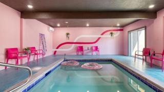 Pink Pines by AvantStay Luxury Aesthetic Dream Home Indoor Pool Hot Tub - 0