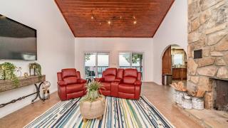 Panorama by AvantStay Unparalleled Views Deck w HotTub Game Room Pool Table - 2