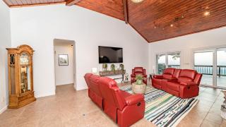 Panorama by AvantStay Unparalleled Views Deck w HotTub Game Room Pool Table - 1