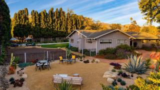 Hummingbird Haven by AvantStay Dog-Friendly Near the Beach Huge YardHot Tub - 4