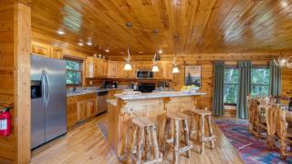 Big Bear Cove by AvantStay Hot Tub Game Room Fireplace Smoky Mtn Views - 9