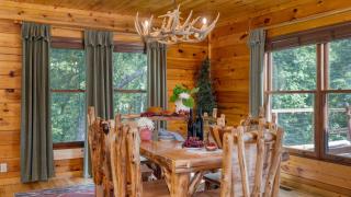 Big Bear Cove by AvantStay Hot Tub Game Room Fireplace Smoky Mtn Views - 2