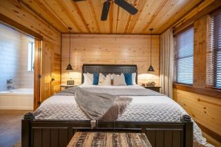 2BR Cabin - Hot Tub - Game Room - Fire Pit - Pets - 8