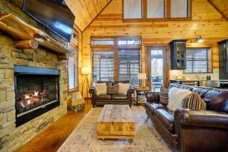 2BR Cabin - Hot Tub - Game Room - Fire Pit - Pets - 3