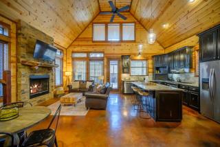 2BR Cabin - Hot Tub - Game Room - Fire Pit - Pets - 4