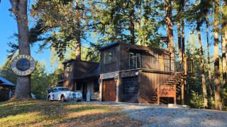 Calm Chaos Maple Bay - 0