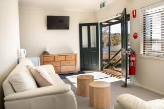 BATHURST GOLDFIELDS MOTEL at 428 CONROD STRAIGHT MOUNT PANORAMA - 1