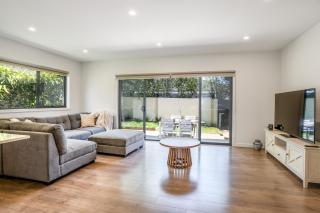 Fresh, Modern Escape, Minutes to the Beach - 0