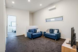 Fresh, Modern Escape, Minutes to the Beach - 1