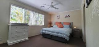 Noosa getaway 4BR/pool -yard/ playground - 7