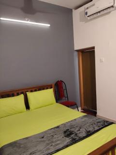 Sunny's Holiday Homes - 1