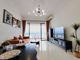 Danga Bay Beach-Side Family Getaway - 2