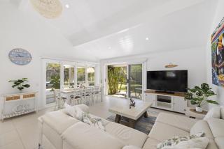Spacious 4-Bed Home Near Avalon Beach - 8