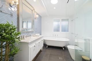 Spacious 4-Bed Home Near Avalon Beach - 3