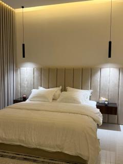 شقة بغرفة معيشة وغرفة نوم - 2