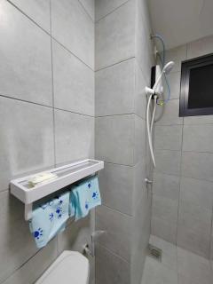 New Condo 4BR 8 Pax Pool Gym - 6