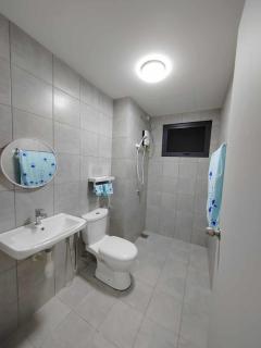 New Condo 4BR 8 Pax Pool Gym - 1