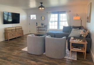 Hearth & Heartland Farmhouse on 3 private acres - 3