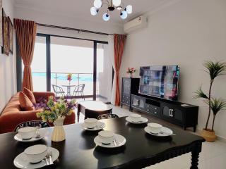 Danga Bay Beach-Side Family Getaway - 0