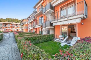 Blu Oltrelago Pool & Lake - Happy Rentals - 2