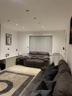 Modern house, sleeps 6, contractors welcome - 7