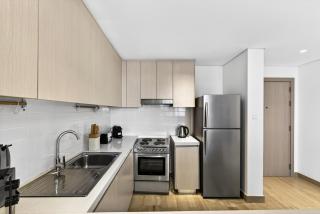 DVH Luxe Retreats, 2BR Yas Island, Ferrari World & Yas Mall - 3