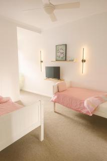 City Views, Modern 2BR, Balcony & Pool - 5