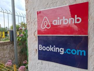 Hospedagem corporativa com quarto econômico e banheiro privativo Self check in perto CMPC e BR 116 - 0