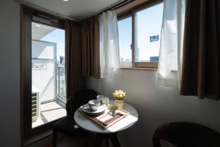 JY Suites Namba Apartment Hotel - 1
