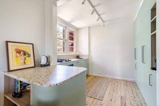 Bondi Beach Art Deco Haven - 4