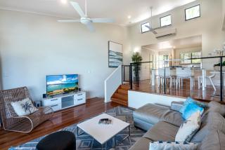 Panorama 5 & Free Buggy Hamilton Island - 1