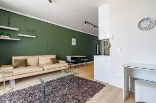 Ellipse Waterfall - Luxe Urban Escape - 8