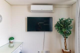 Ellipse Waterfall - Luxe Urban Escape - 5