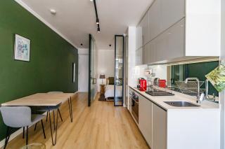 Ellipse Waterfall - Luxe Urban Escape - 2