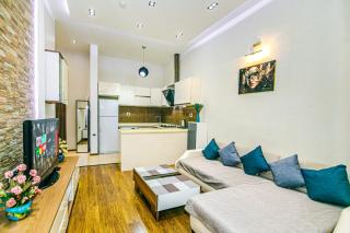 Luxury Fountain Square Apartment - 4