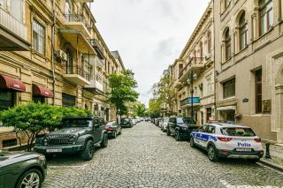 Luxury Fountain Square Apartment - 3