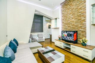 Luxury Fountain Square Apartment - 2