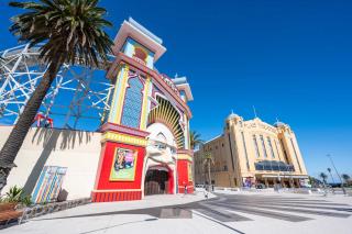 1 Bdrm With Parking, Walk to Beach - 6