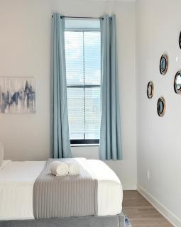 Downtown 2B2B Apt! Near Convention Center & PPAC with Full Kitchen - 3