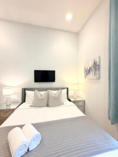 Downtown 2B2B Apt! Near Convention Center & PPAC with Full Kitchen - 4