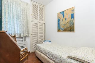 Number One With Shared Pool - Happy Rentals - 4