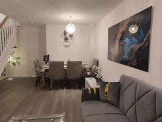 Spacious Home for Groups, Sleeps 8 - 3