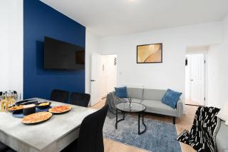 4 Bed 2 Bath sleeps 9 - 5